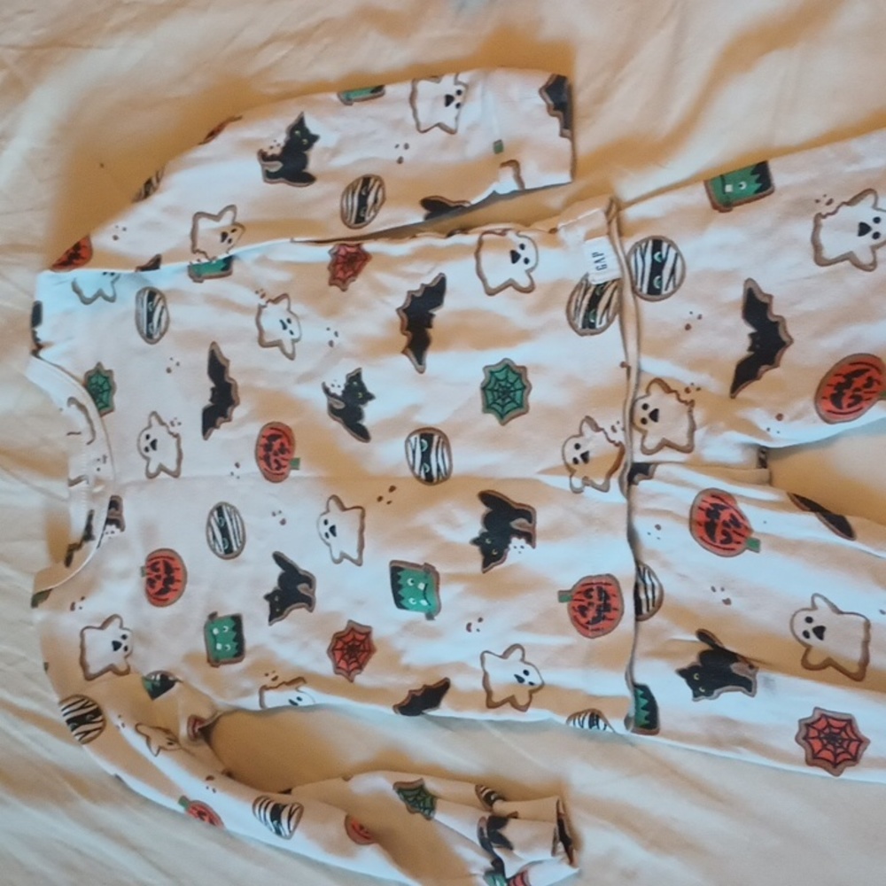 Baby gap kids Halloween pajamas set snug fit size 4